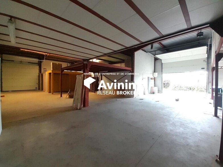Industrial in Ingré for lease - Building Photo - Image 1 of 18
