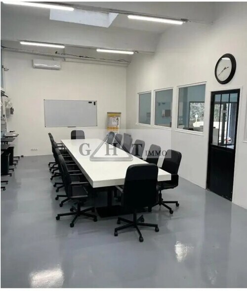 Retail in Épinay-sur-Seine for lease - Interior Photo - Image 3 of 3