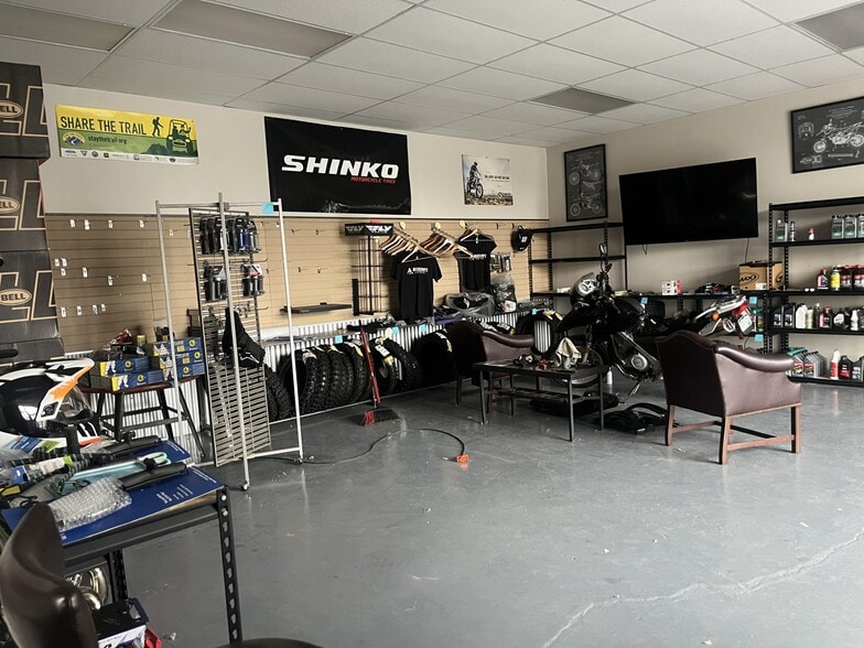 122 Pine St, Buena Vista, CO for lease - Interior Photo - Image 3 of 3