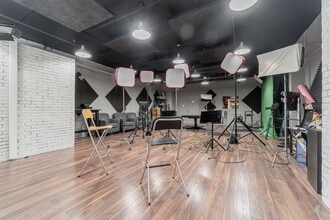 5329-5337 Boul Saint-Laurent, Montréal, QC for lease Interior Photo- Image 2 of 12