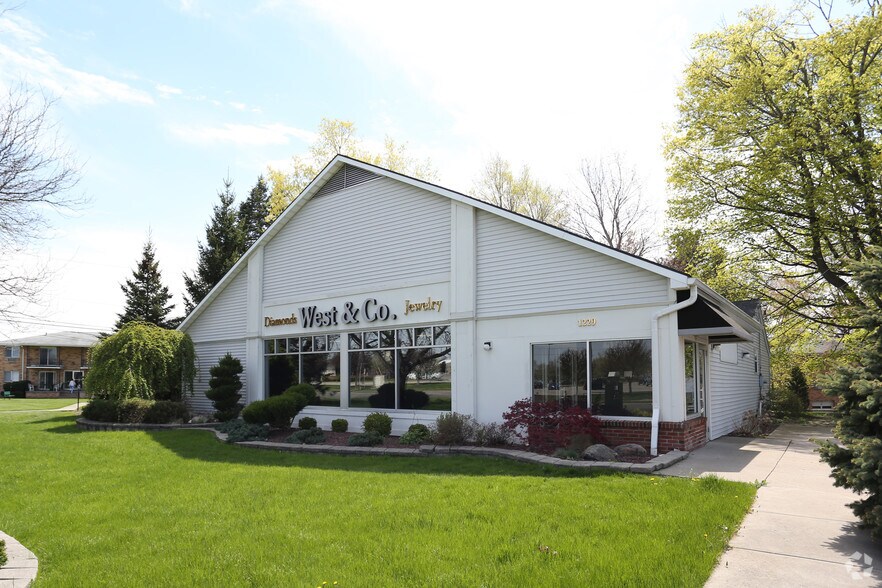 1229 Bay Rd, ster, NY 14580