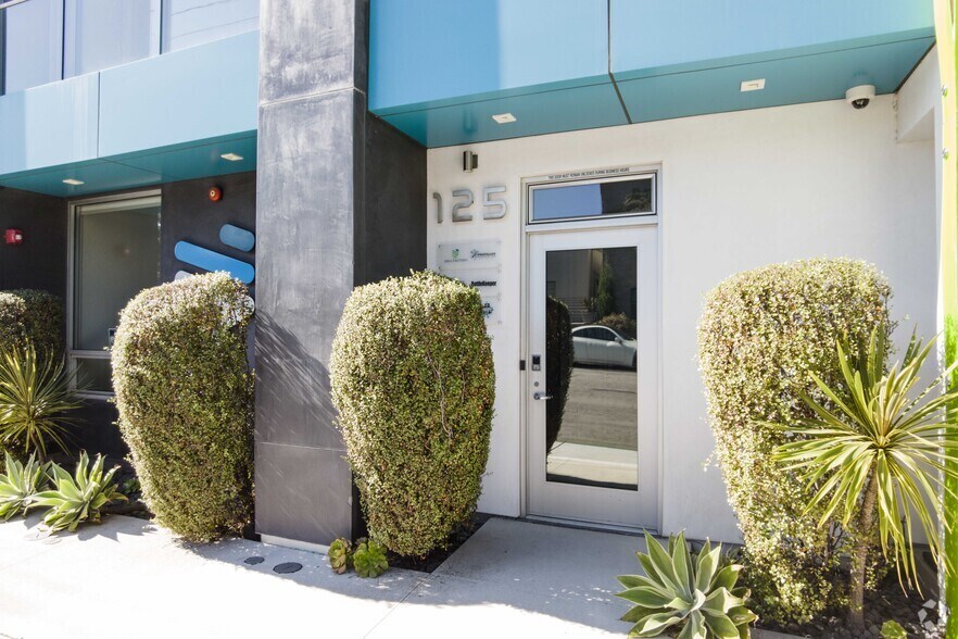 123-127 Lomita St, El Segundo, CA for lease - Building Photo - Image 3 of 5
