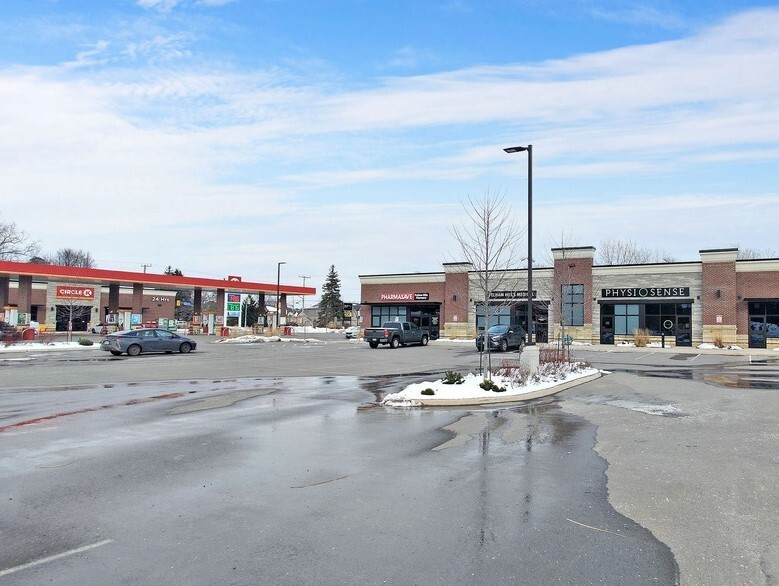 1022 Pelham St, Fonthill, ON for sale - Building Photo - Image 2 of 5