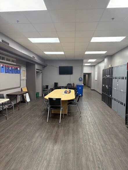 1140 Hayden St, Fort Wayne, IN for lease - Building Photo - Image 2 of 7