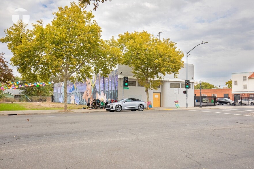 1721 Del Paso Blvd, Sacramento, CA for sale - Building Photo - Image 2 of 11