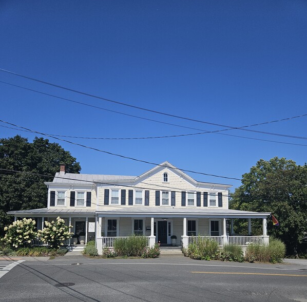 220 Main St, Germantown, NY for lease - Building Photo - Image 1 of 7