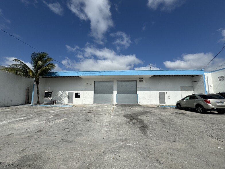 400-410 E 10th Ct, Hialeah, FL for sale - Building Photo - Image 1 of 1