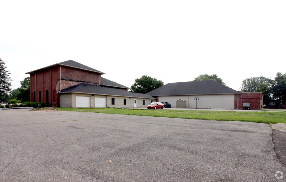 435-437 E Main St, Greenwood, IN for lease - Building Photo - Image 3 of 18