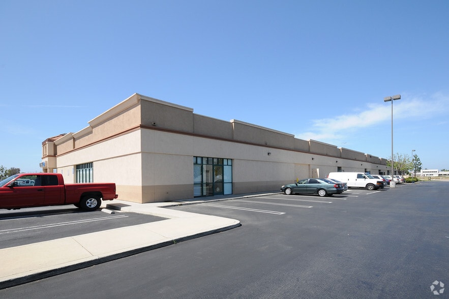 17850-17870 Newhope St, Fountain Valley, CA for lease - Building Photo - Image 3 of 12