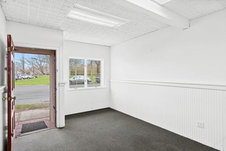 59 Maple St, Southampton, NY for sale Interior Photo- Image 2 of 5