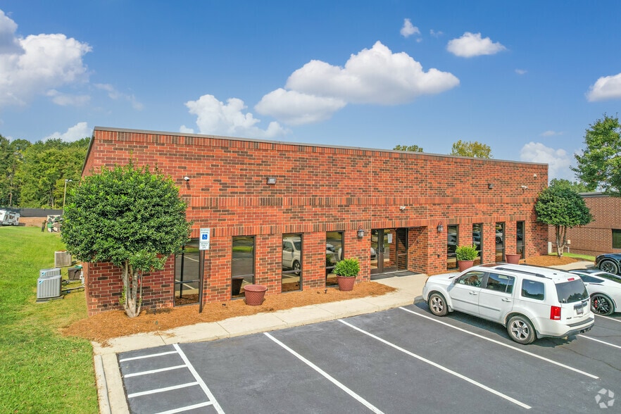 3565 Centre Cir, Fort Mill, SC for lease - Primary Photo - Image 1 of 13
