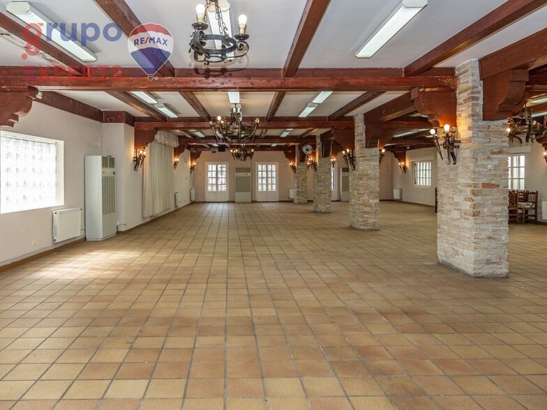 Retail in Cacabelos for sale - Building Photo - Image 3 of 56