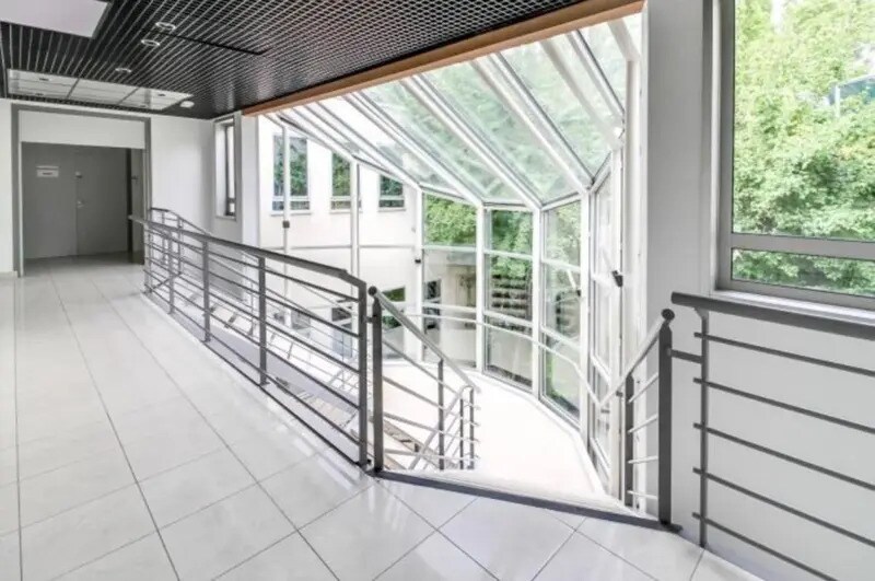 8 Rue Rosa Luxemburg, ÉRAGNY for lease - Interior Photo - Image 3 of 12