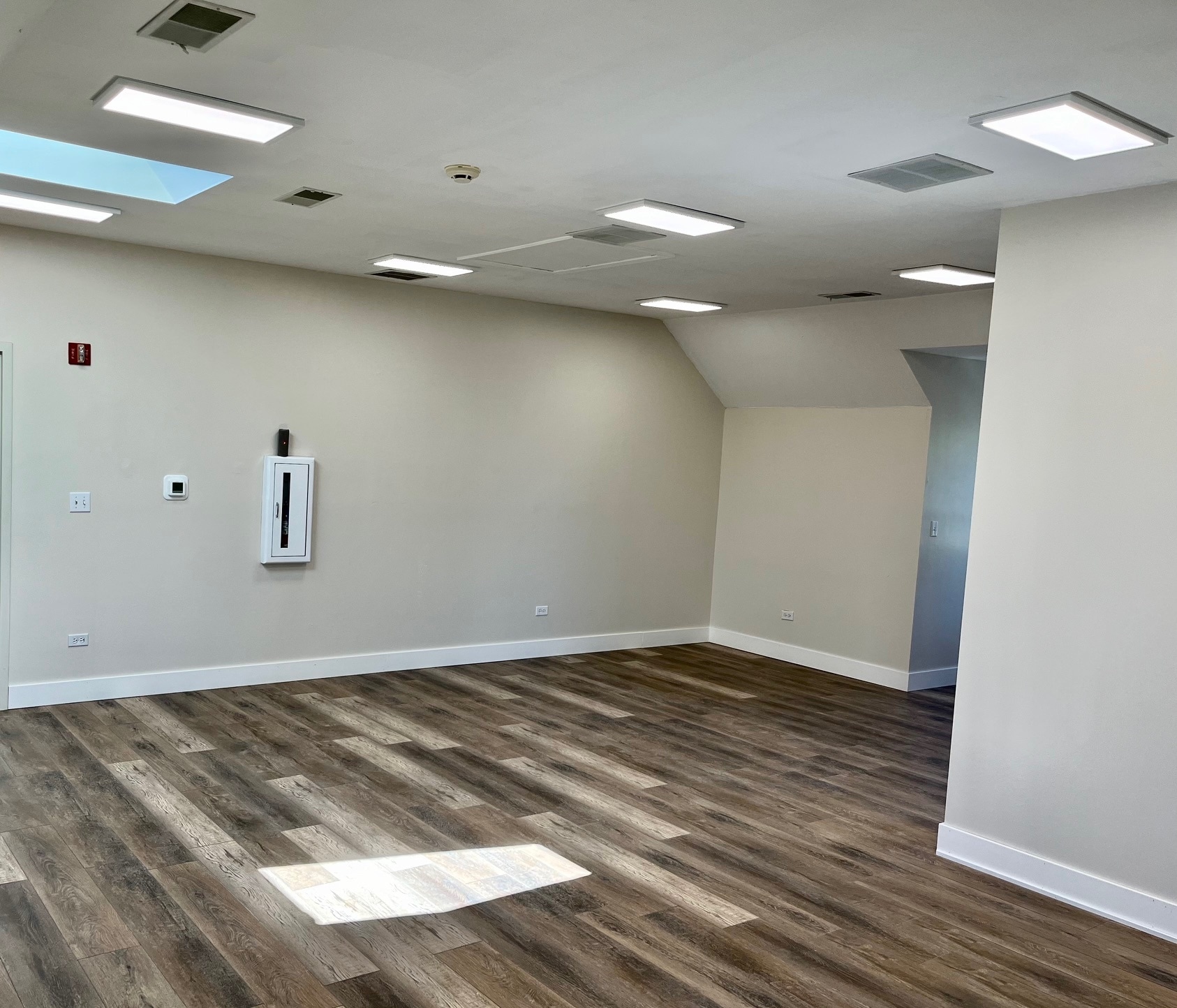 183 Heritage Dr, Crystal Lake, IL for sale Interior Photo- Image 1 of 4