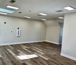 183 Heritage Dr, Crystal Lake, IL for sale Interior Photo- Image 1 of 4