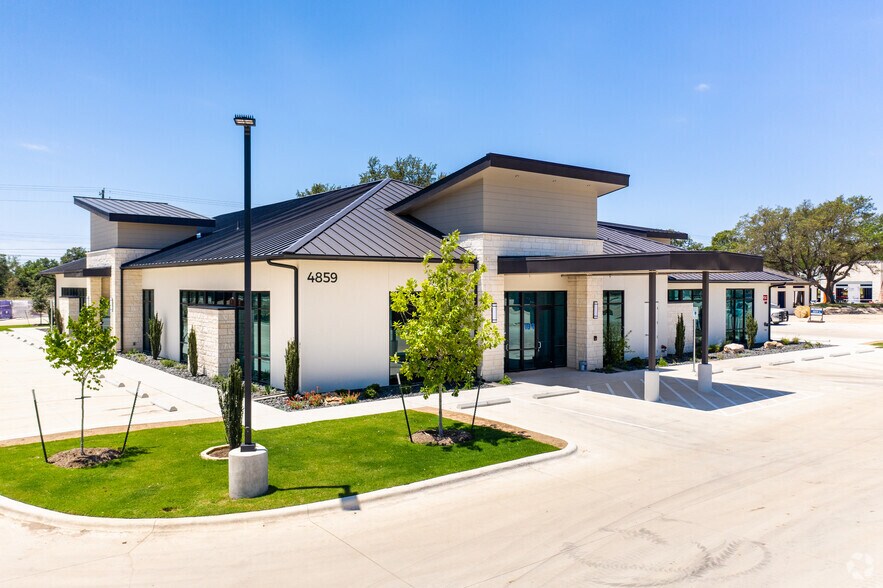 4853 Williams Dr, Georgetown, TX for sale - Building Photo - Image 1 of 1