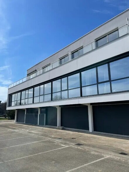 Office in Châtillon-le-Duc for lease - Building Photo - Image 1 of 4