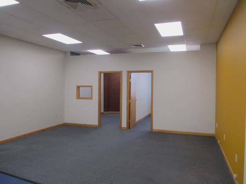 59 Flatbush Ave, Brooklyn, NY for lease - Interior Photo - Image 2 of 10