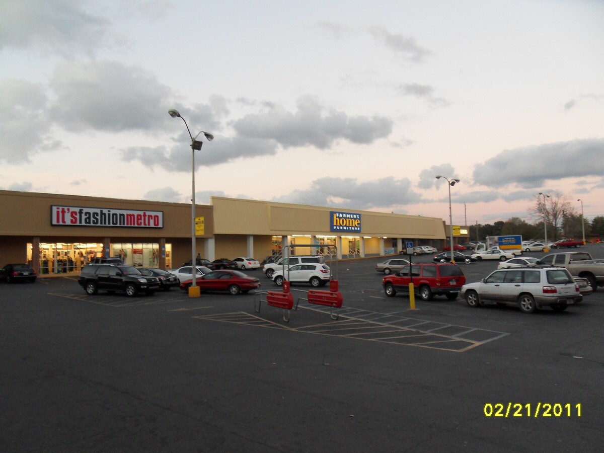 1600 W Jefferson St, Quincy, FL, 32351 Retail Space For Lease
