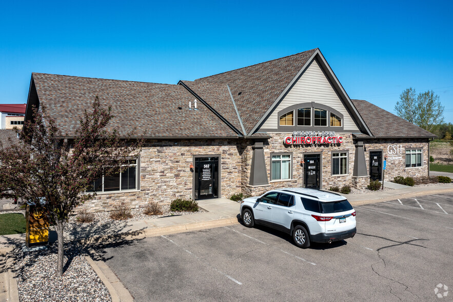 558-572 Bavaria Ln S, Chaska, MN for sale - Building Photo - Image 1 of 1