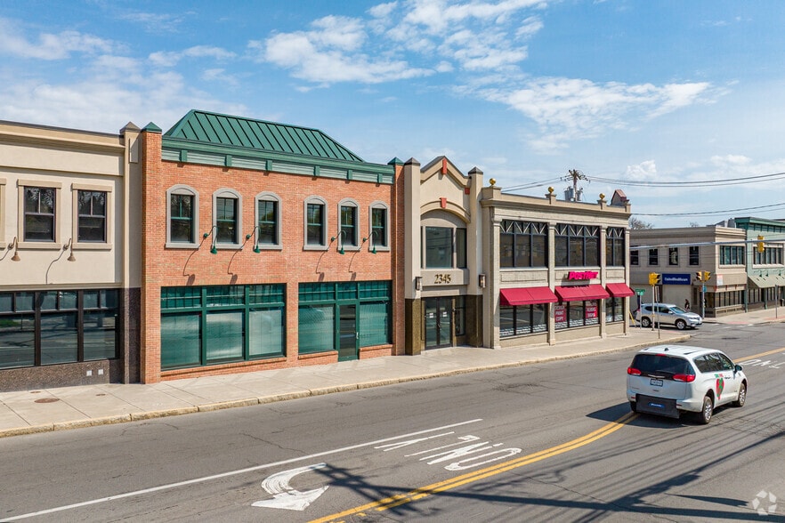2363 James St, Syracuse, NY for lease - Primary Photo - Image 1 of 6
