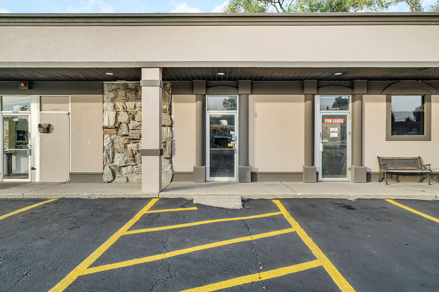 2357 Plainfield Rd, Crest Hill, IL for lease - Building Photo - Image 3 of 19