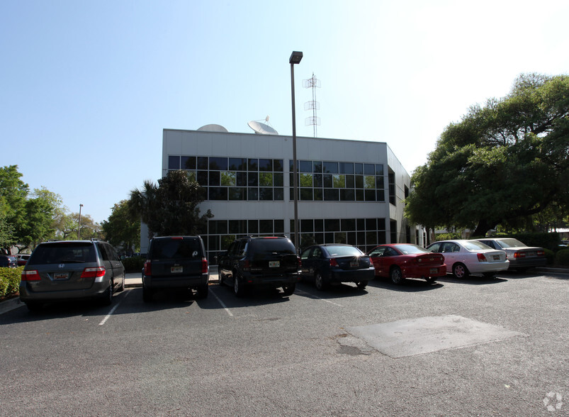 950 Houston Northcutt Blvd, Mount Pleasant, SC for lease - Building Photo - Image 2 of 2