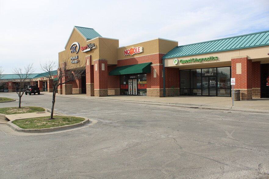 10902-10940 N Parallel St, Kansas City, KS for lease - Building Photo - Image 3 of 6