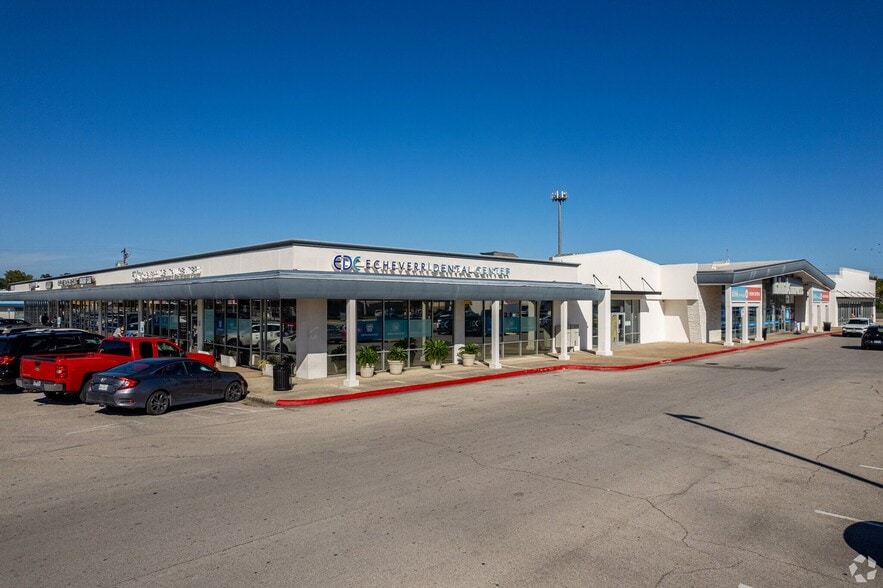 7800-7844 Long Point Rd, Houston, TX for lease - Building Photo - Image 3 of 6