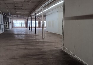 1030 Maple Ave, Los Angeles, CA for lease Interior Photo- Image 1 of 2