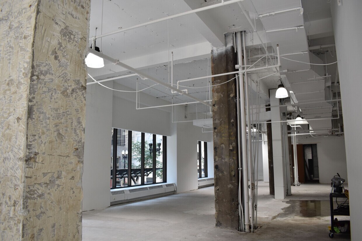 100 N LaSalle St, Chicago, IL for lease Interior Photo- Image 1 of 1