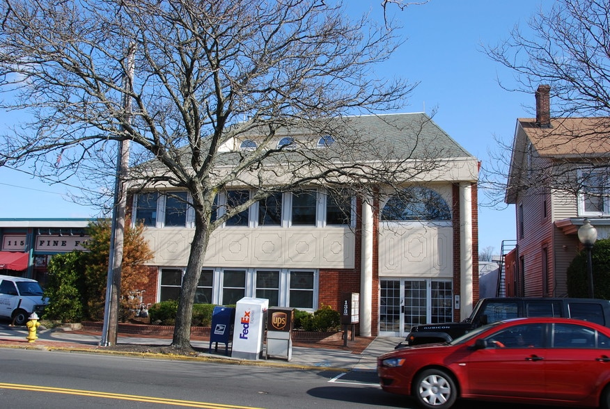 133 E Main St, Babylon, NY for sale - Building Photo - Image 1 of 1