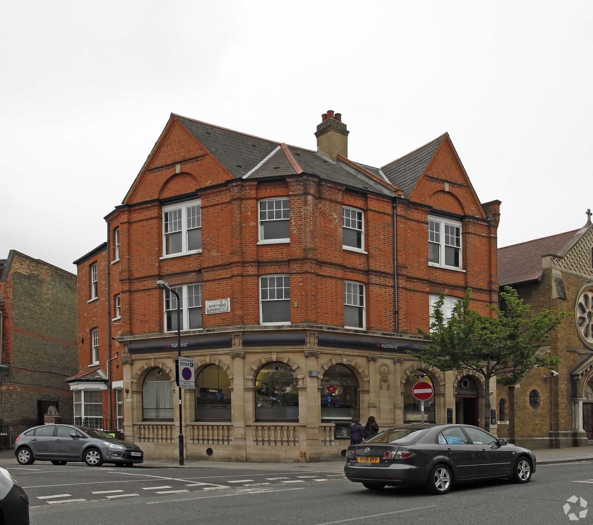 139 High St, London for sale Primary Photo- Image 1 of 1