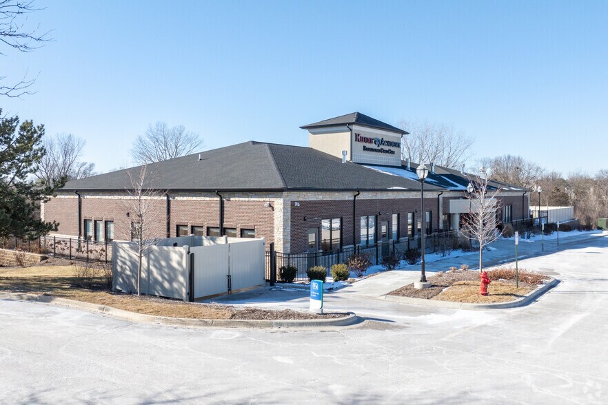 1301 E Higgins Rd, Schaumburg, IL for sale - Primary Photo - Image 1 of 1