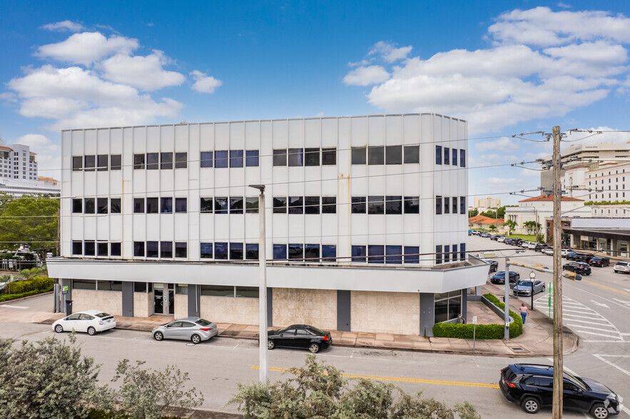 475 Biltmore Way, Coral Gables, FL for lease - Building Photo - Image 2 of 7