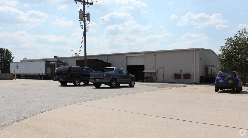 130 Pine Grove Rd, Locust Grove, GA for sale - Primary Photo - Image 1 of 1