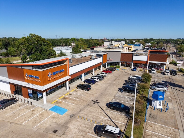 8532-8540 Hammerly Blvd, Houston, TX for lease - Building Photo - Image 3 of 8