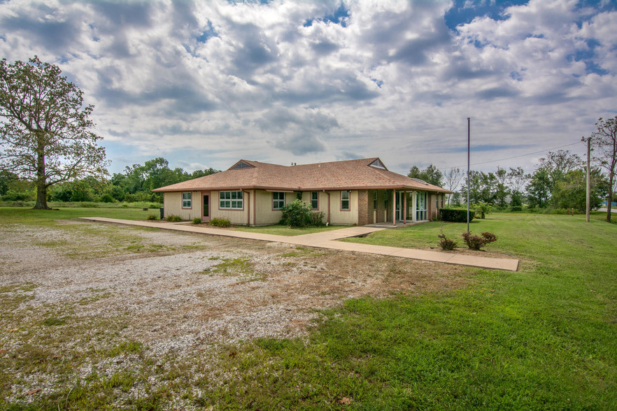 4301 Doniphan Dr, Neosho, MO for sale - Primary Photo - Image 1 of 1