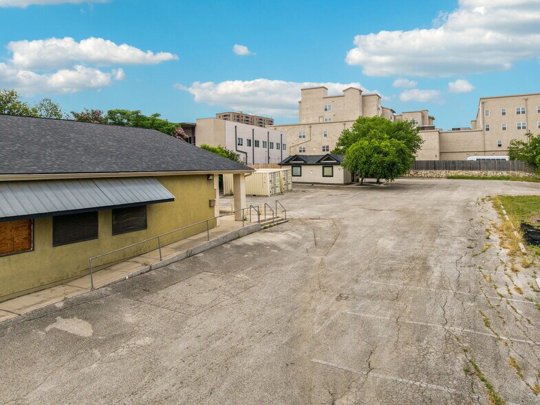 202 W Sunset Rd, San Antonio, TX for sale - Building Photo - Image 2 of 11