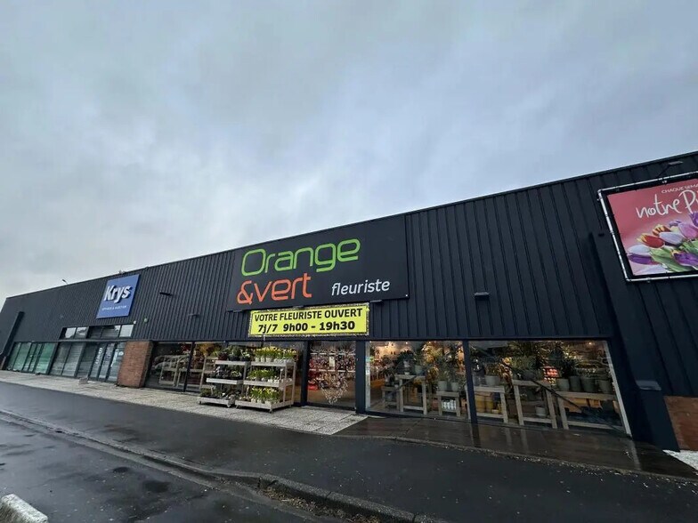 Retail in Sin-le-Noble for lease - Building Photo - Image 3 of 10