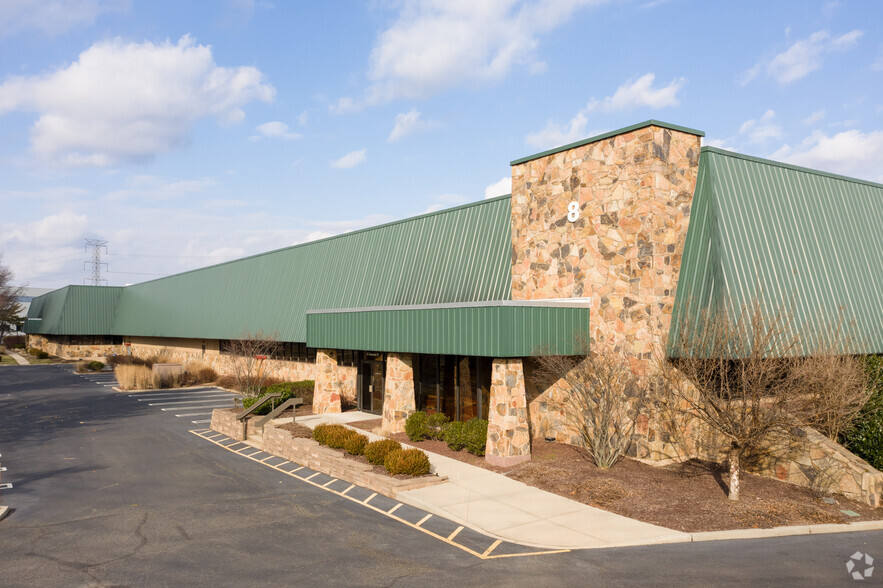 8 Corporate Pl, Piscataway, NJ for lease - Primary Photo - Image 1 of 6