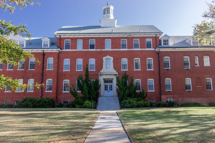 60 Ingalls Rd, Fort Monroe, VA 23651