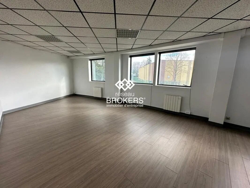 Office in Gonesse for lease Interior Photo- Image 1 of 4