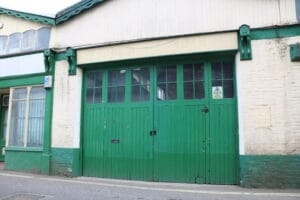 8 Hightown Rd, Ringwood for sale - Building Photo - Image 1 of 1