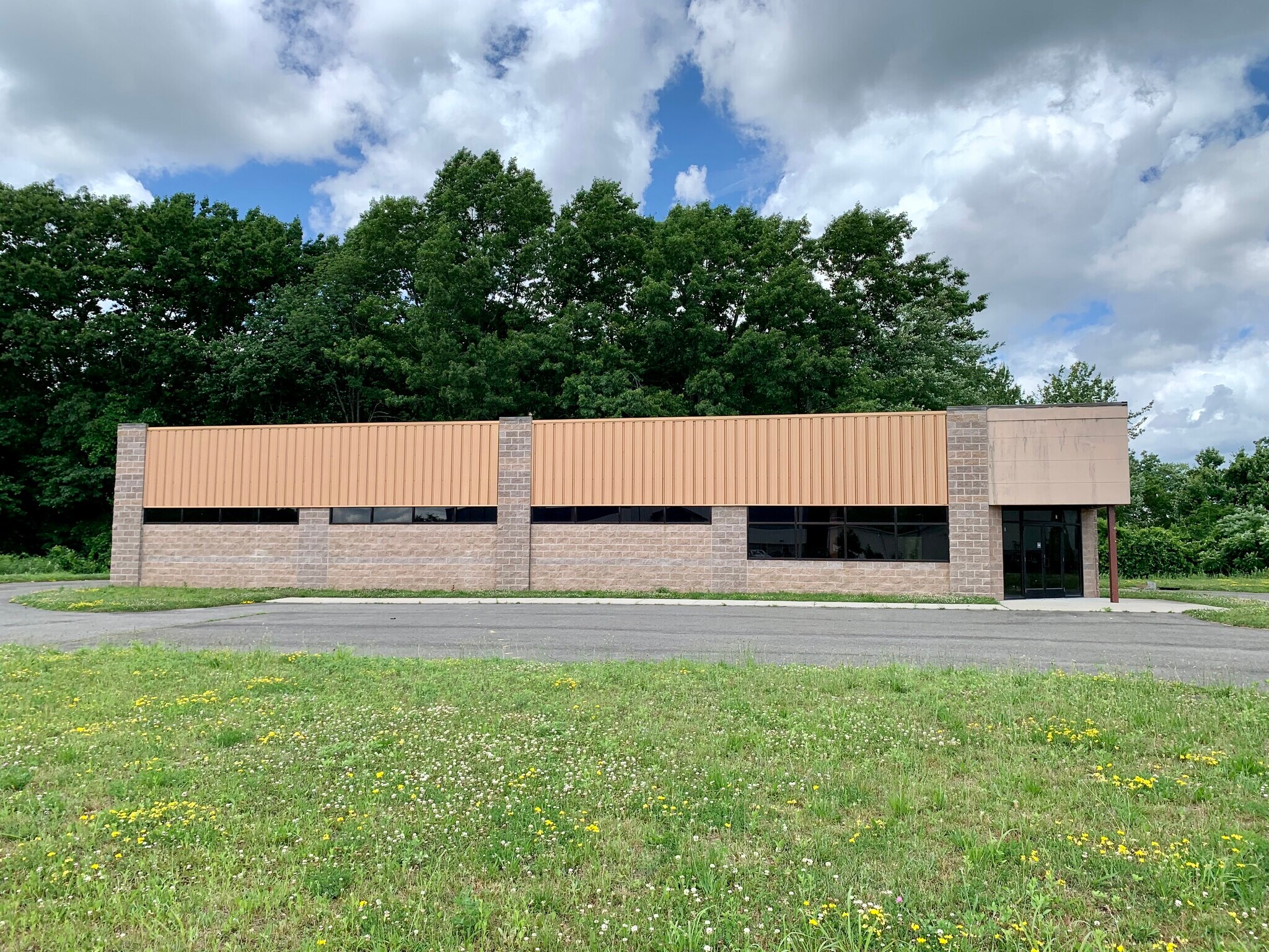 35 Commerce Dr, Cromwell, CT for sale Primary Photo- Image 1 of 1