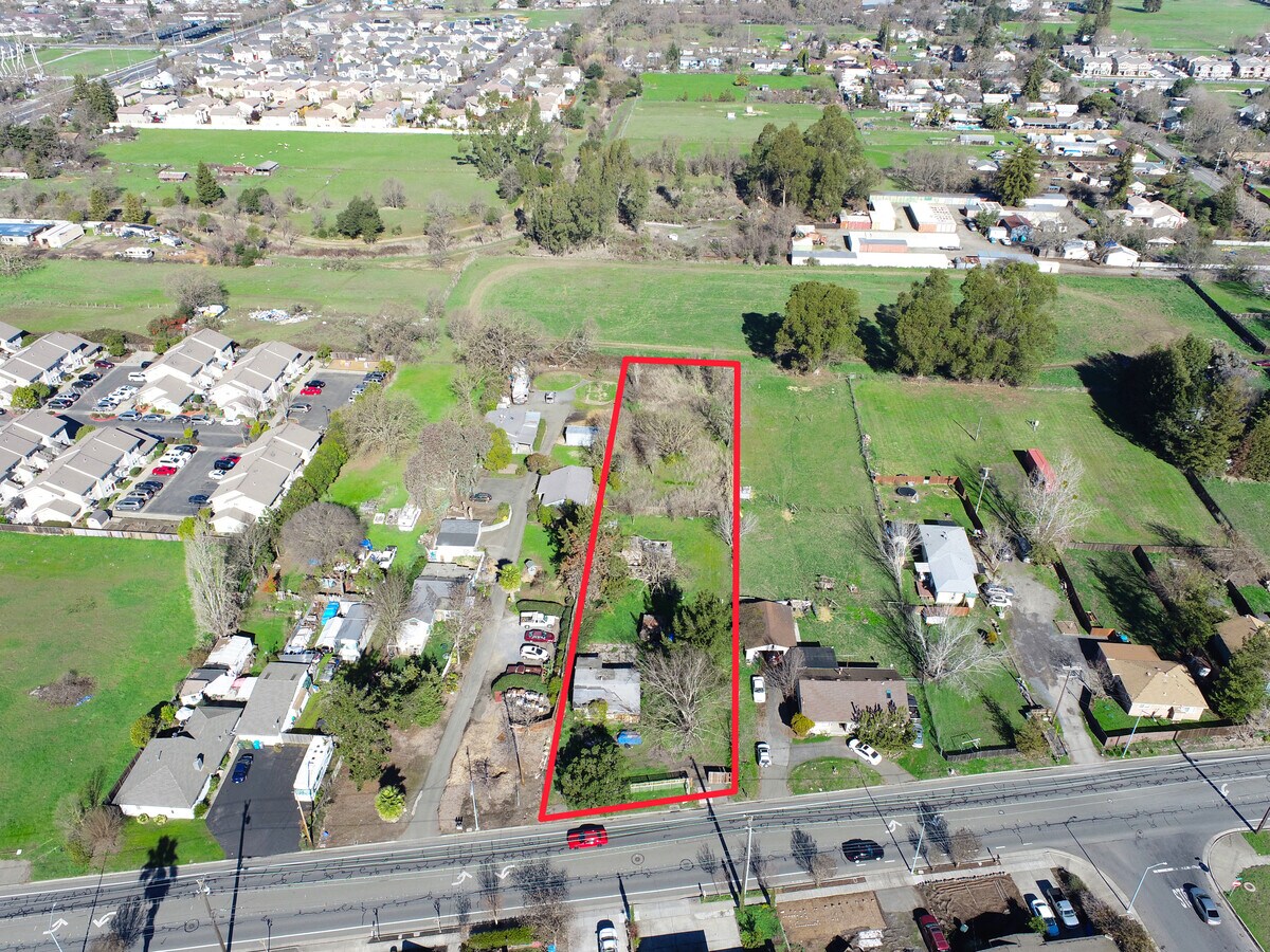 1729 Hearn Ave, Santa Rosa, CA 95407