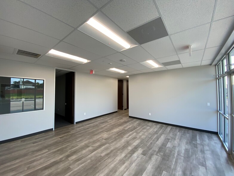 1003 E Airtex Dr, Houston, TX for lease - Interior Photo - Image 3 of 7