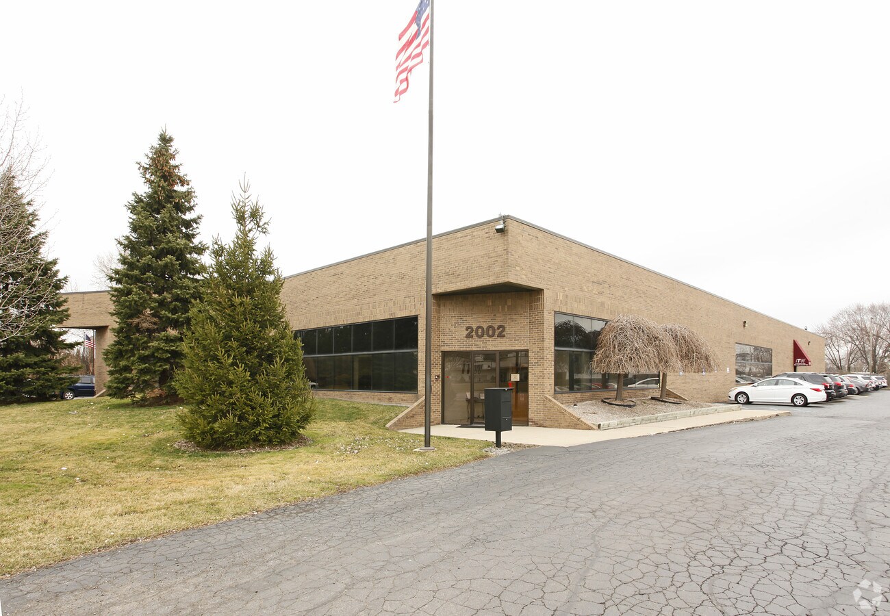 2002 Stephenson Hwy, Troy, MI 48083