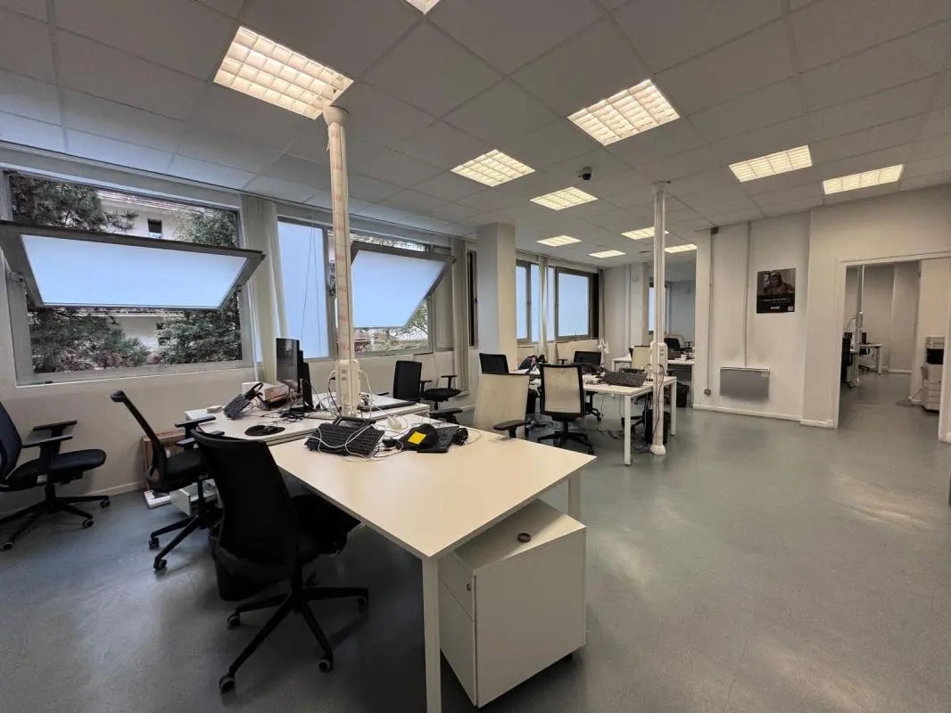 Office in Paris for sale Building Photo- Image 1 of 13