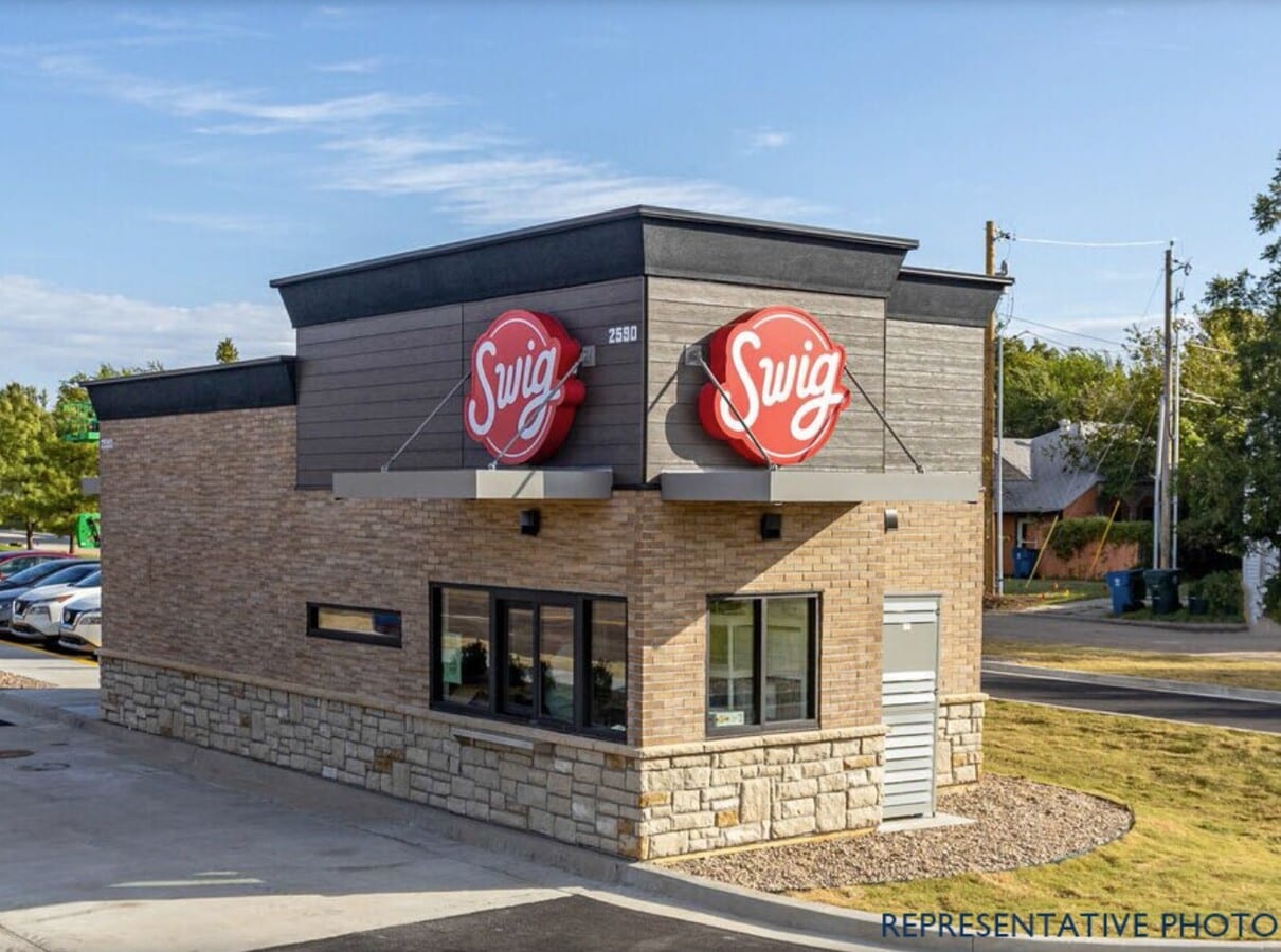 390 NW Chipman Rd, Lees Summit, MO 64086 Swig with a DriveThru